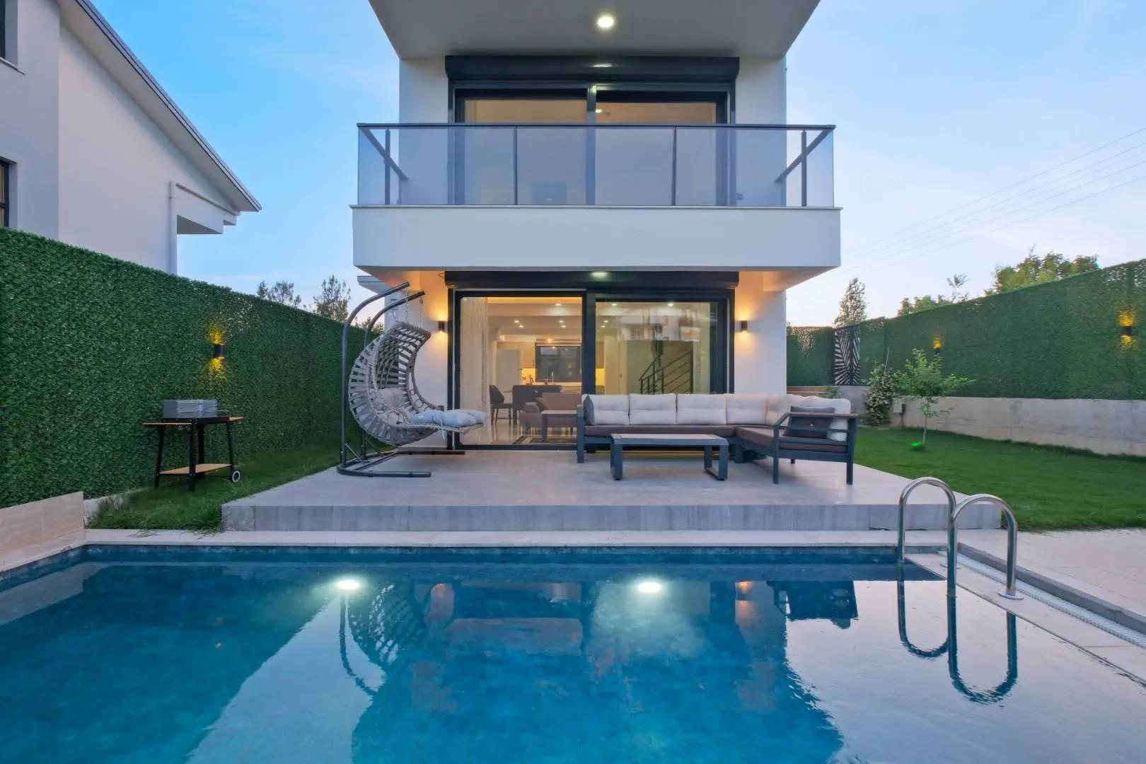 Seydikemer Gerişburnu'nda Yemyeşil Bahçeli, Özel Havuzlu, 3+1 Villa-43282