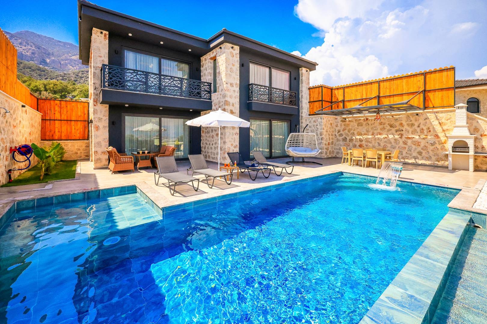 Seydikemer Karadere'de Otantik Mimarili, Özel Havuzlu, 2+1 Villa