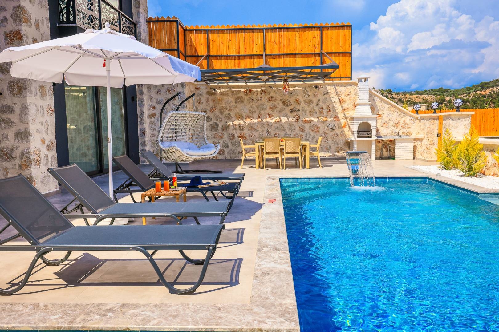 Seydikemer Karadere'de Otantik Mimarili, Özel Havuzlu, 2+1 Villa