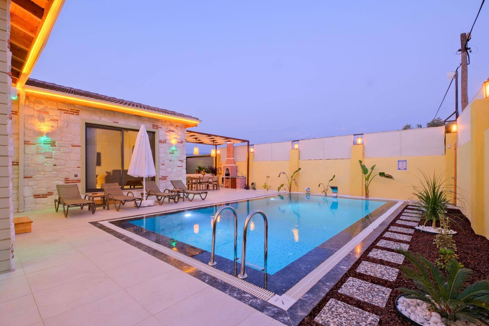 Seydikemer Zorlar'da Bohem Tasarımlı, Özel Havuzlu, Saunalı Villa