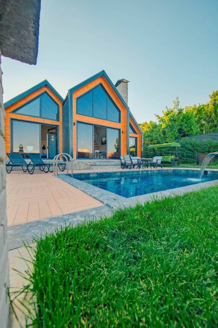 Sapanca Güldibi'nde Sakin Doğada, Isıtmalı Havuzlu, Lüks Bungalov