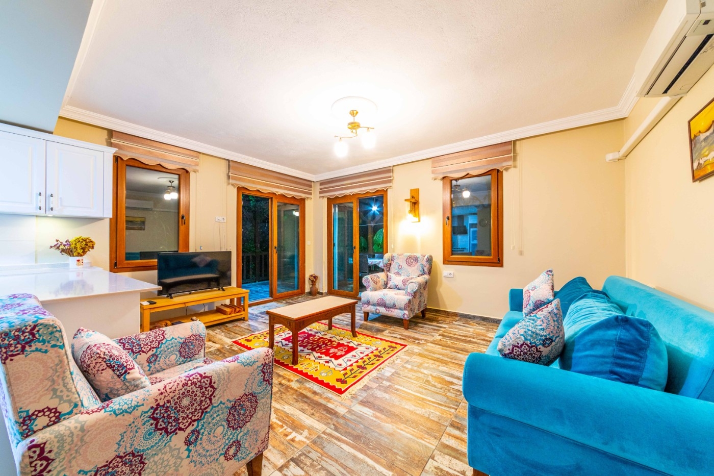 Marmaris Selimiye'de Yemyeşil Doğada, Geniş Bahçeli, 6 Kişilik Villa