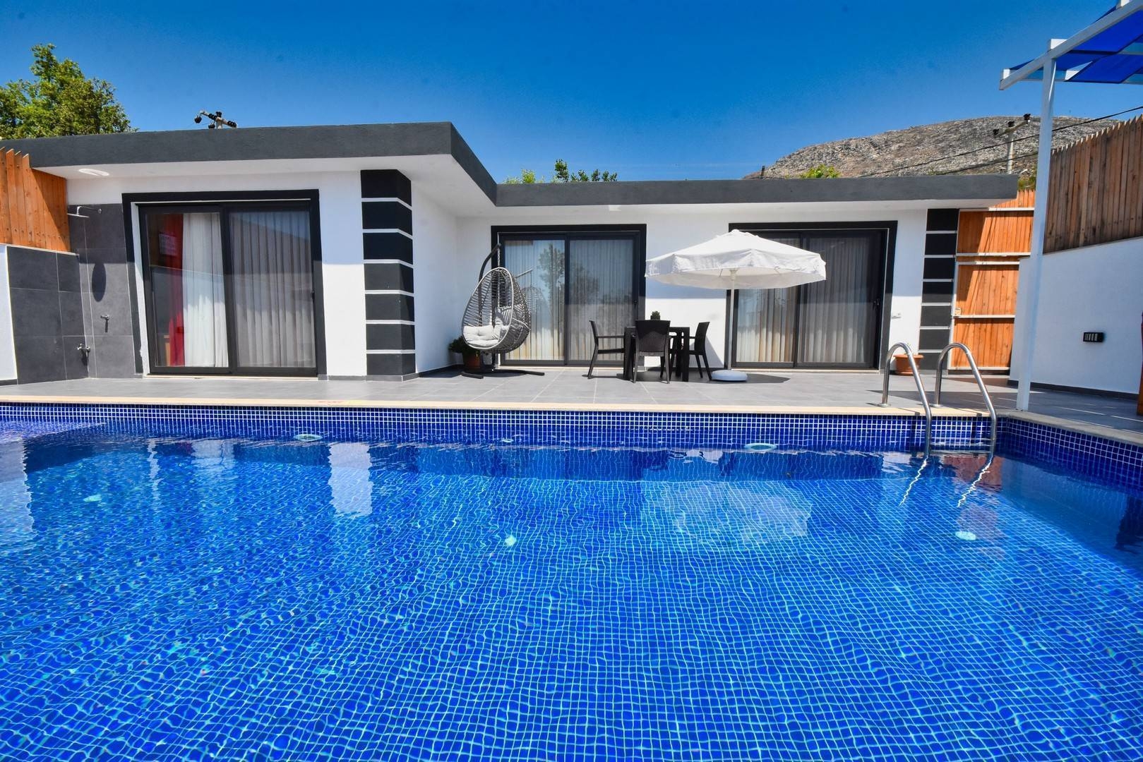 Kaş Üzümlü'de Balayı Çiftlerine Uygun, Özel Havuzlu, Korunaklı Villa