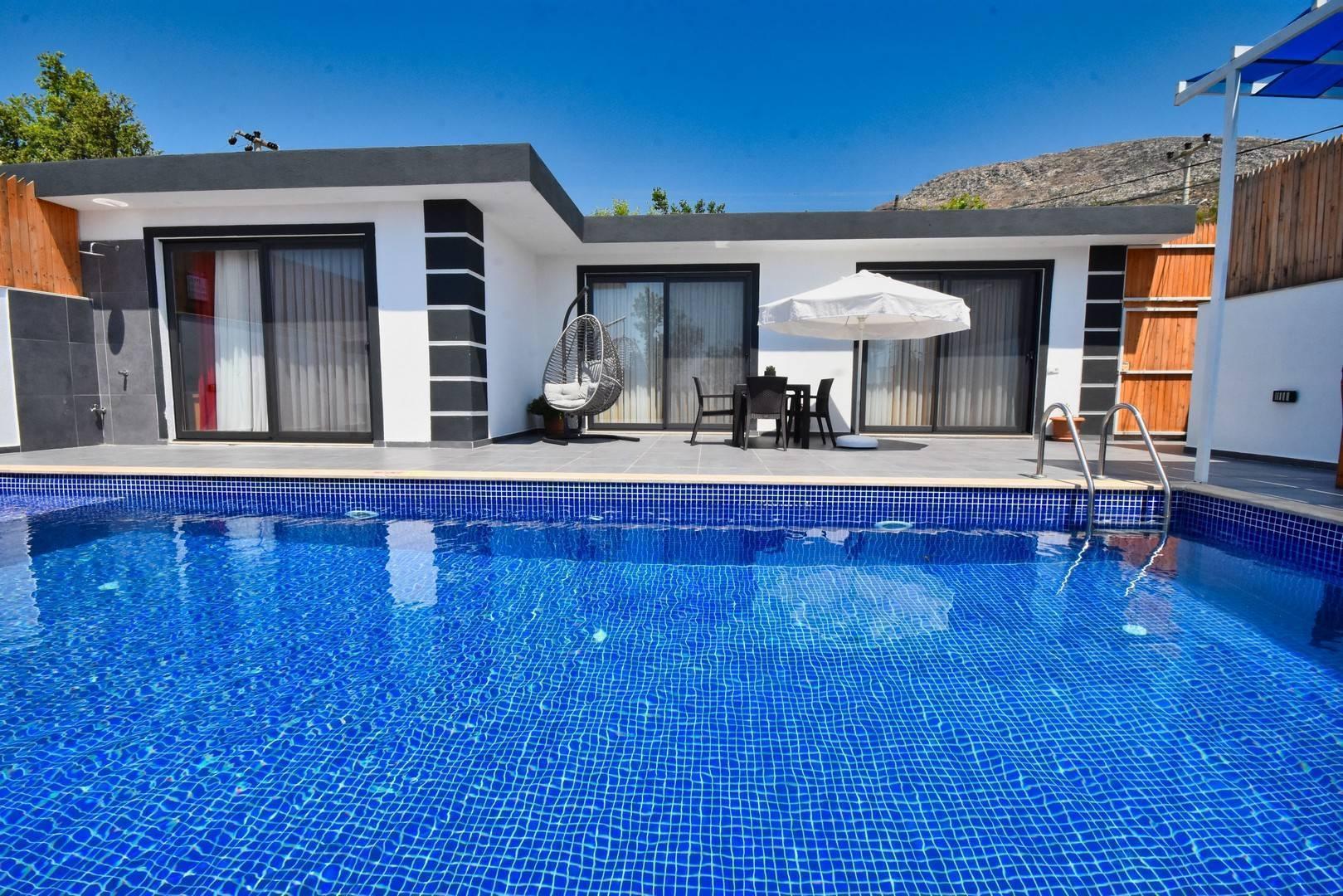 Kaş Üzümlü'de Balayı Çiftlerine Uygun, Özel Havuzlu, Korunaklı Villa-30316