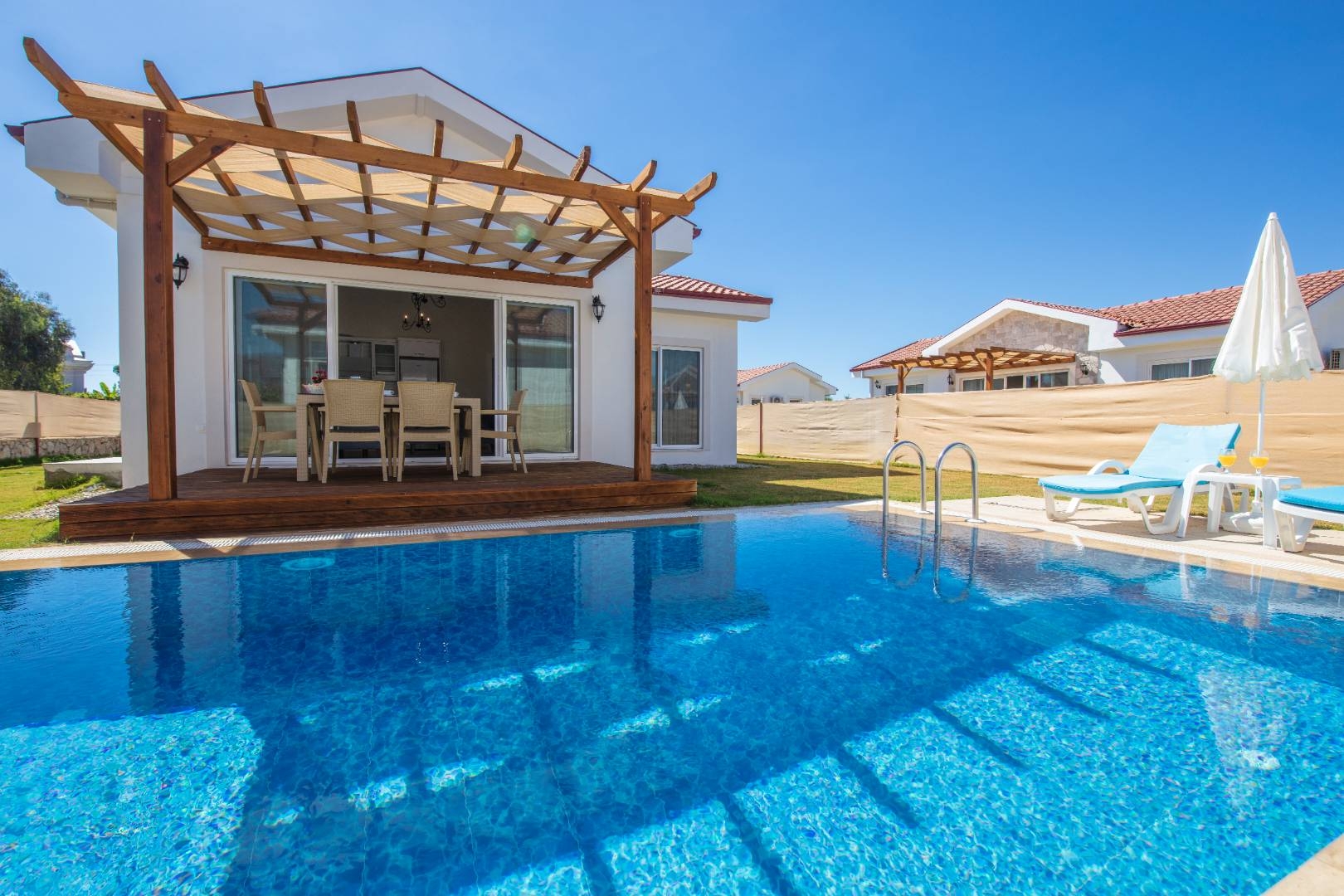 Fethiye Karagedik'te Özel Havuzlu ve Bahçeli, 4 Kişilik, Kiralık Villa