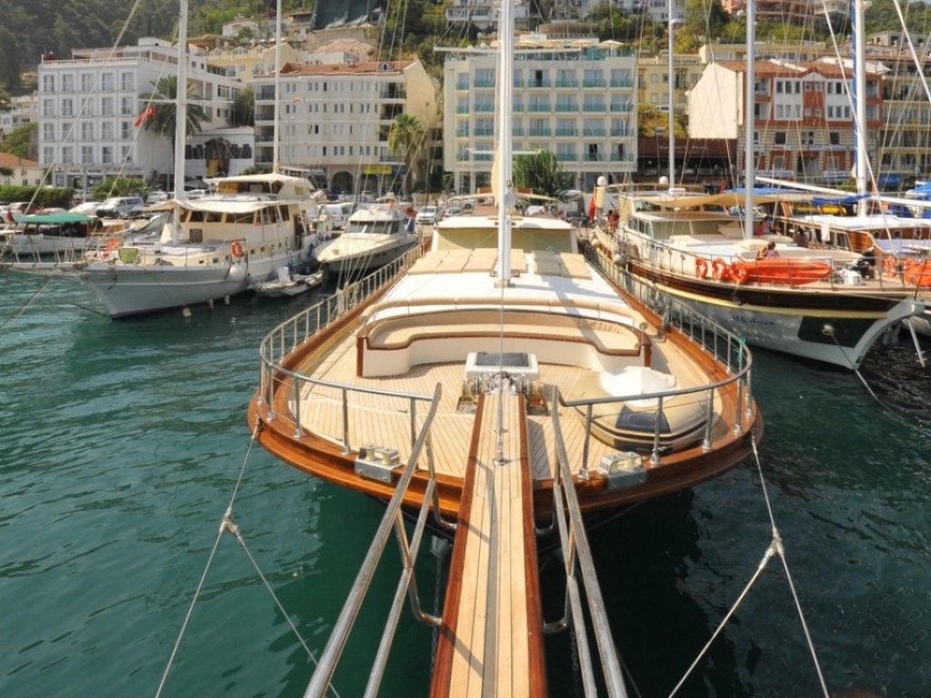 Muğla Fethiye'de 10 Kişilik, Geniş İç Hacme Sahip, Ahşap Gulet