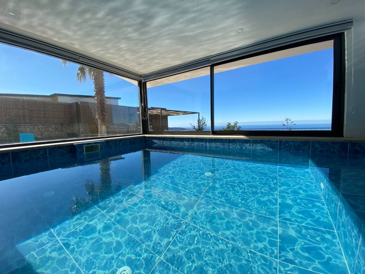 Kaş Üzümlü'de Doğa İle İç İçe, Kapalı Havuzlu, Korunaklı Villa