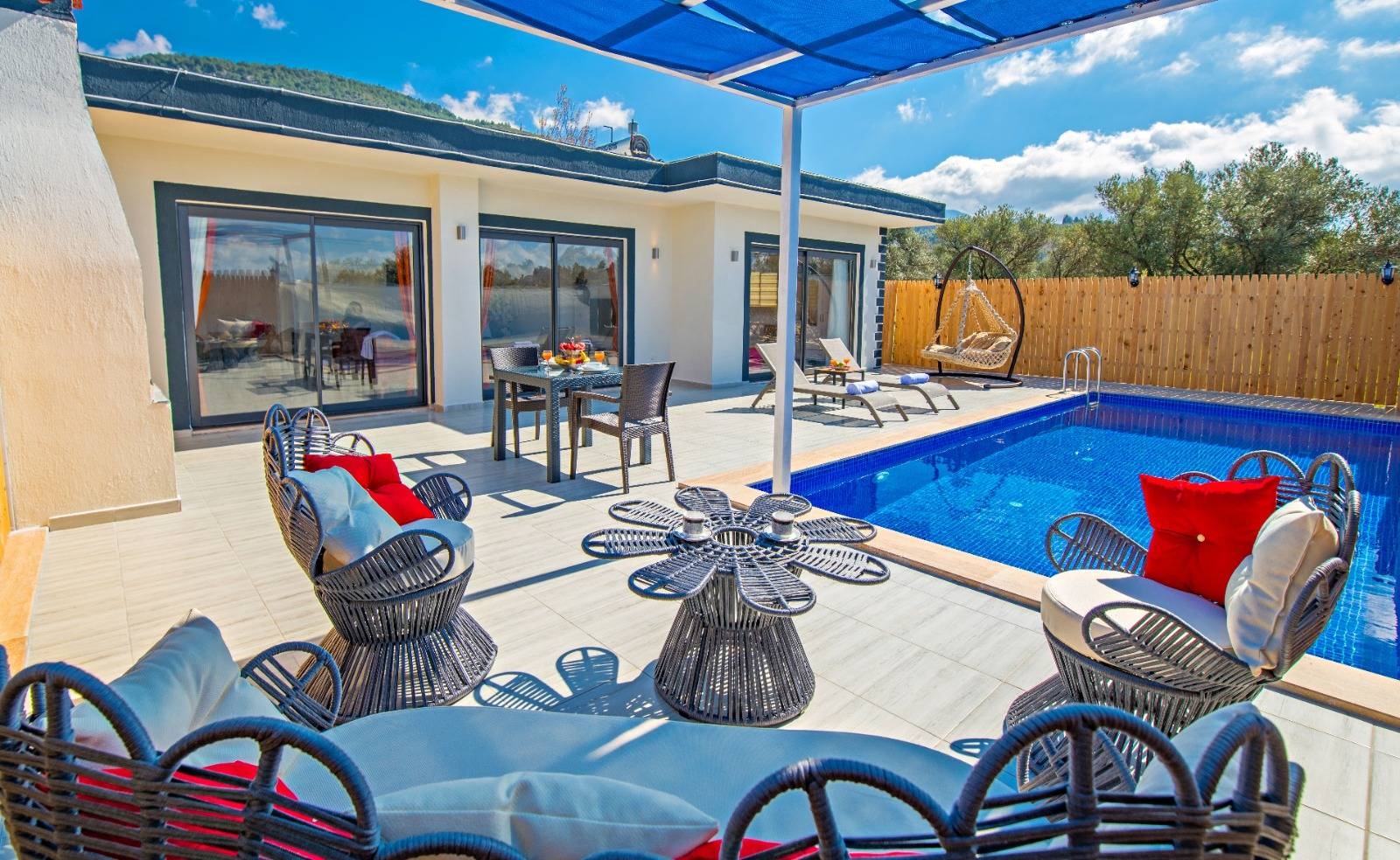 Kaş Üzümlü'de Balayı Çiftlerine Uygun, Özel Havuzlu, Kiralık Villa