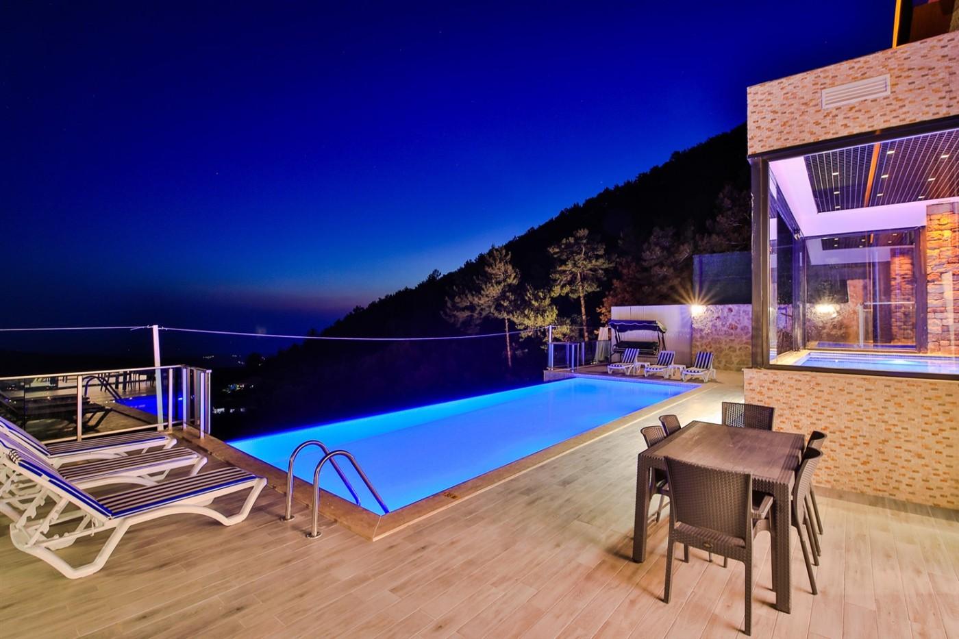 Kaş İslamlar'da Doğayla İç İçe, Açık ve Kapalı Havuzlu, Konforlu Villa-12338