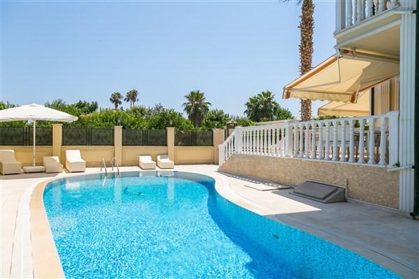 Antalya Kemer'de Denize Yakın, Özel Havuzlu, Geniş Bahçeli Villa-16811