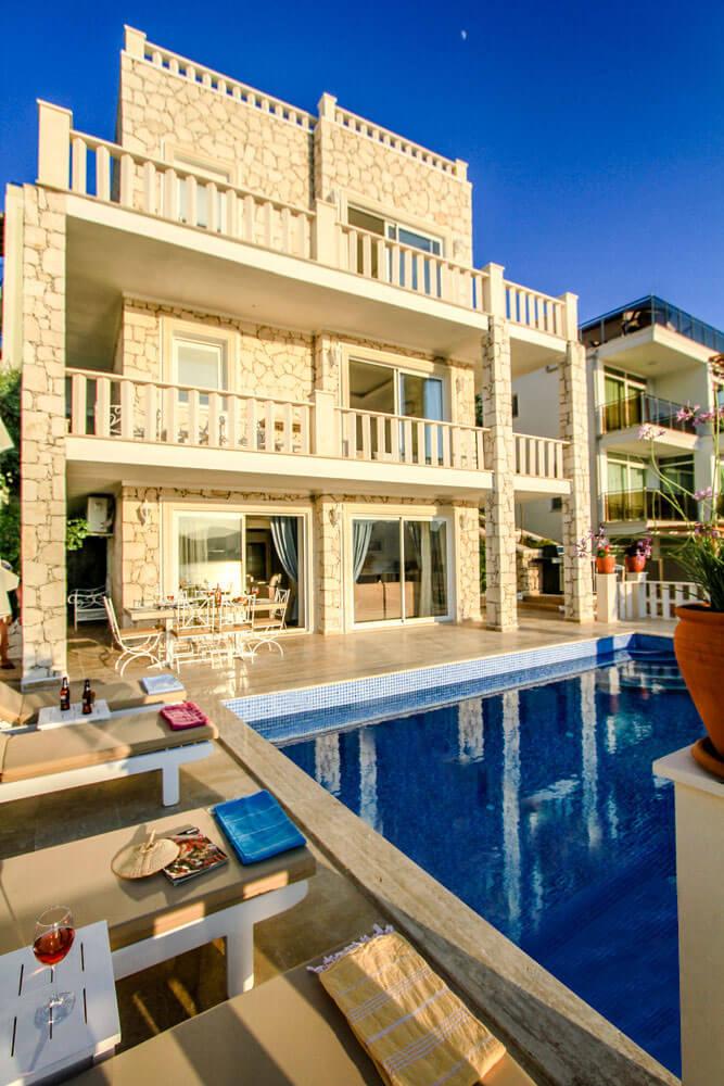 Kaş Kalkan'da Deniz Manzaralı, Kalabalık Ailelere Uygun, Şık Villa-24482