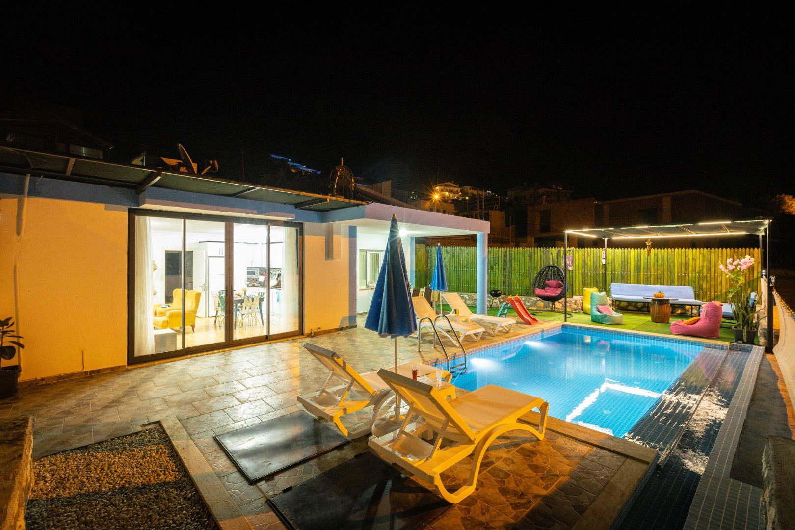 Kaş Bezirgan'da Kalabalık Gruplara Uygun, Özel Havuzlu, Şık Villa-27874