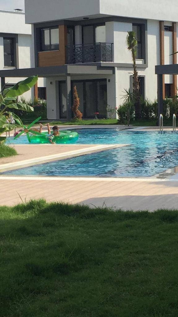 Kuşadası Soğucak'ta Elverişli Konumda, Ortak Havuzlu, Kiralık Villa