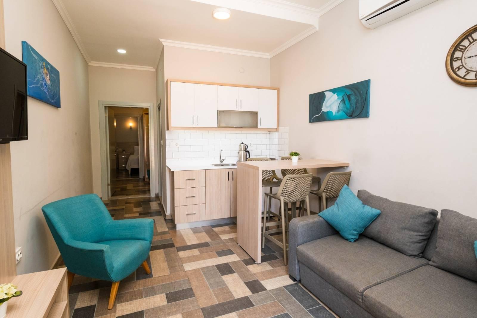 Bodrum Gümbet'te Havuz Manzaralı, Denize Yakın, 3 Kişilik Suit-14491