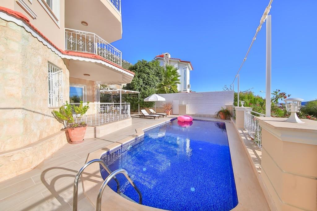 Kalkan Merkez'de Denize Yürüyüş Mesafesinde, Özel Havuzlu, Şık Villa-16778