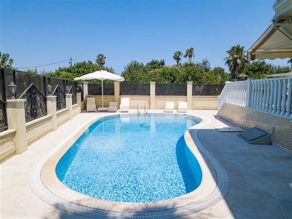 Antalya Kemer'de Denize Yakın, Özel Havuzlu, Geniş Bahçeli Villa-16811