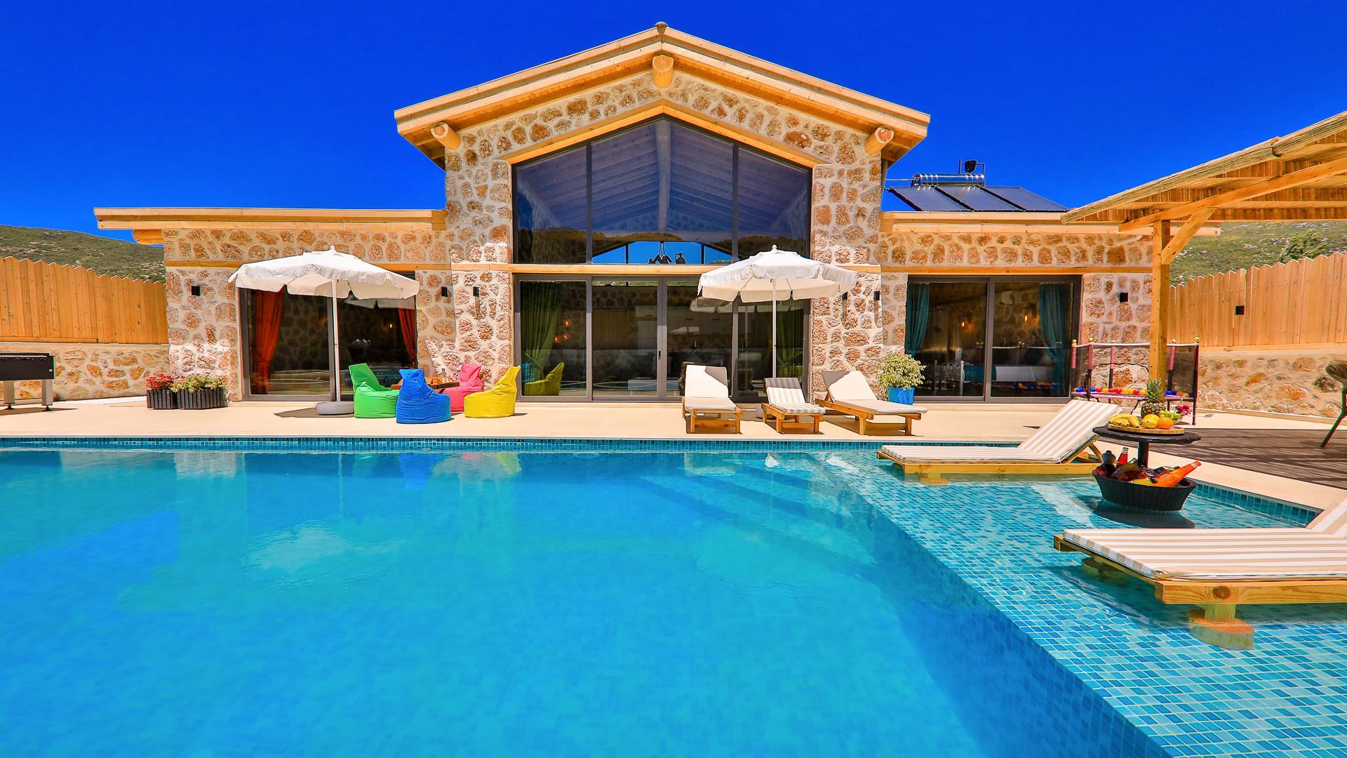 Kaş Sarıbelen'de Taş Mimarili, Geniş Bahçeye Sahip, Kiralık Villa-24029