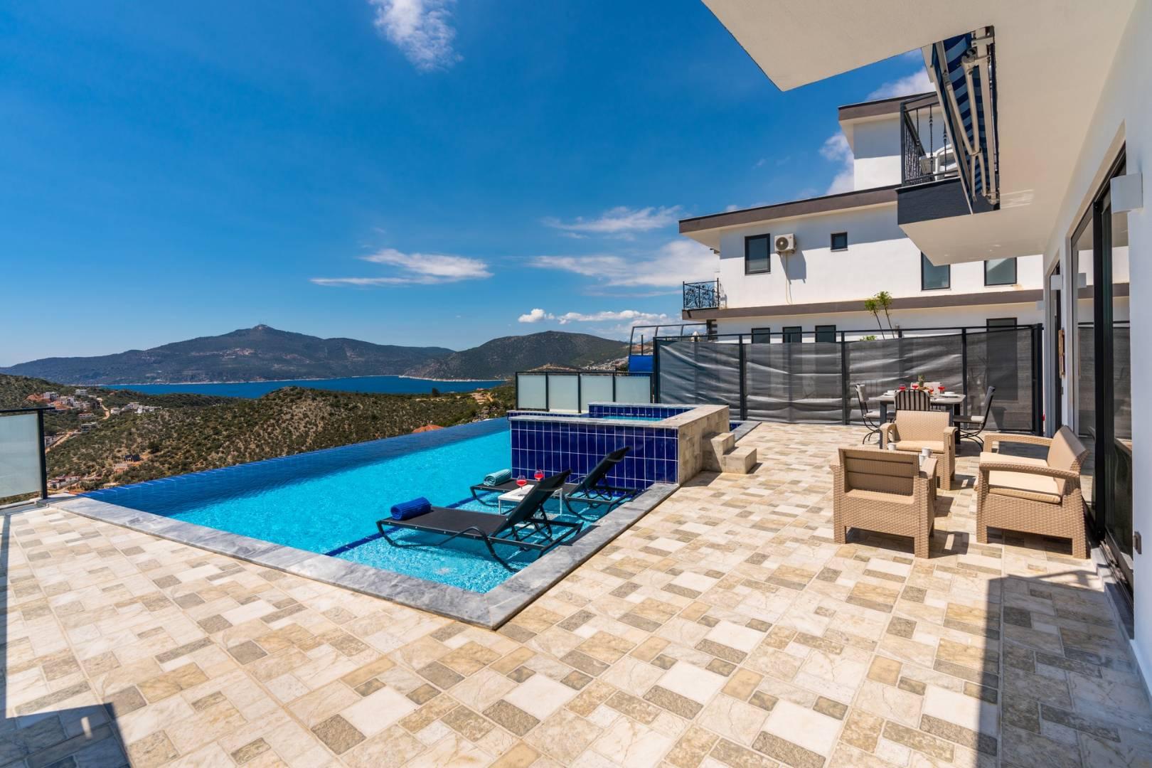 Kaş Bezirgan'da Doğa Manzaralı, Yetişkin ve Çocuk Havuzlu, Lüks Villa-29485