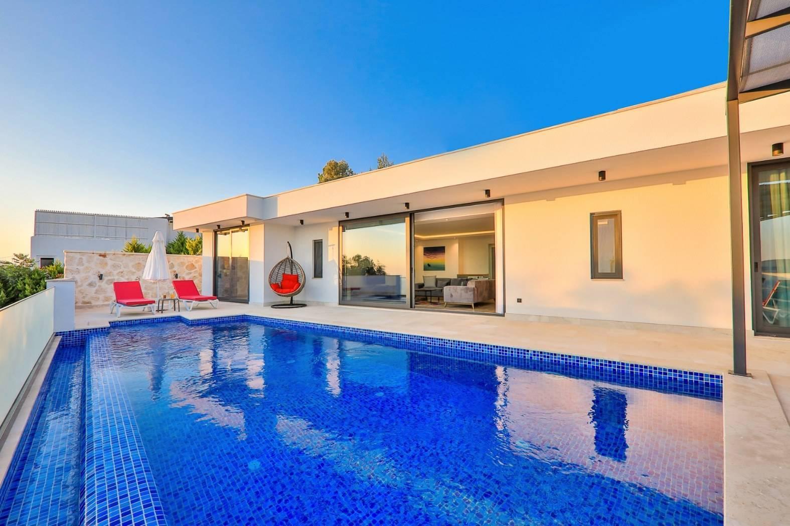 Kaş Üzümlü'de Muhteşem Doğa Manzaralı, Özel Havuzlu, Kiralık Villa-26308