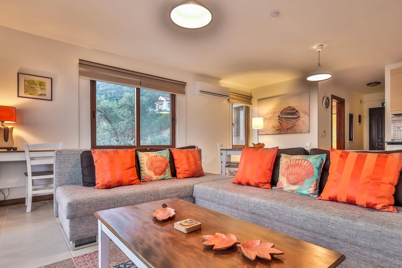 Kaş Andifli'de Muhteşem Manzaralı, Denize Yakın, 6 Kişilik Ev-13947