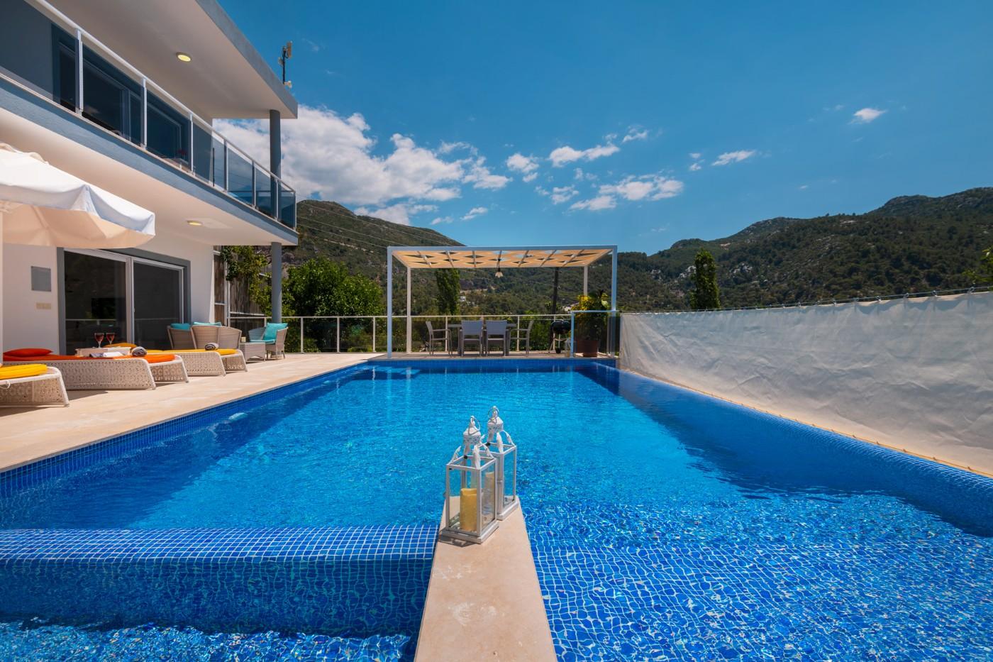 Kaş Kalkan'da Panoramik Deniz Manzaralı, Özel Havuzlu, Konforlu Villa-12075