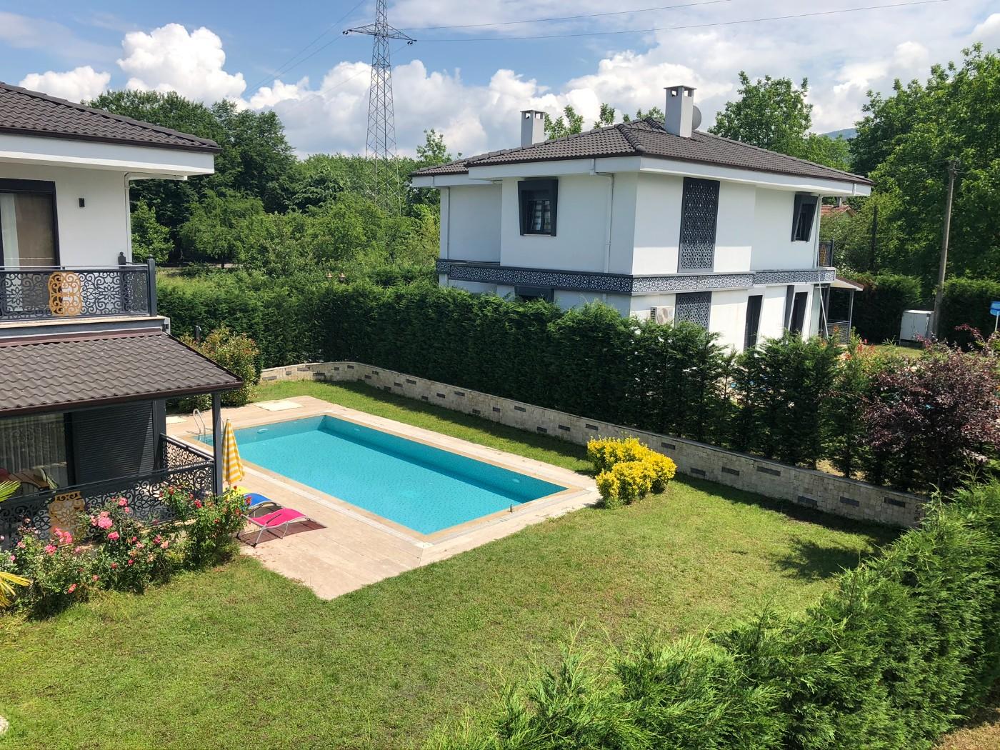 Sapanca Kırkpınar'da Muhteşem Bahçeye Sahip, Özel Havuzlu, Geniş Villa-15786