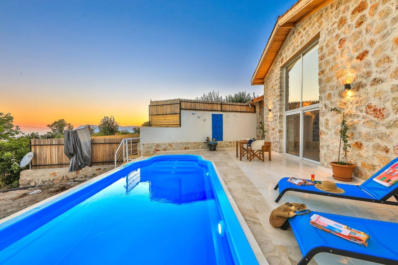 Kaş Üzümlü'de Doğa İle İç İçe, Özel Havuzlu, Lüks Taş Villa