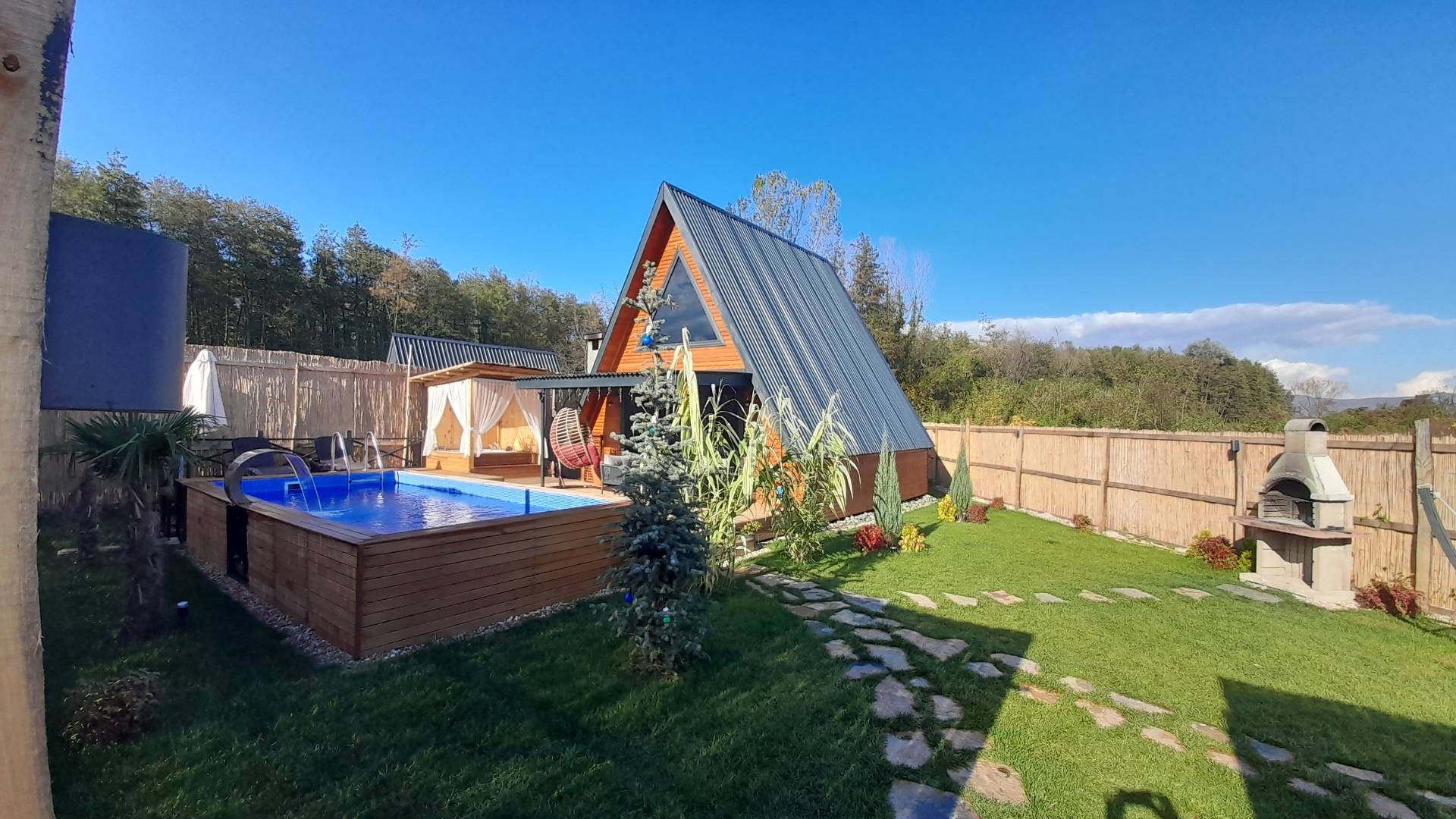 Sapanca Rüstempaşa'da Modern Tasarımlı, Özel Havuzlu, Şık Bungalov