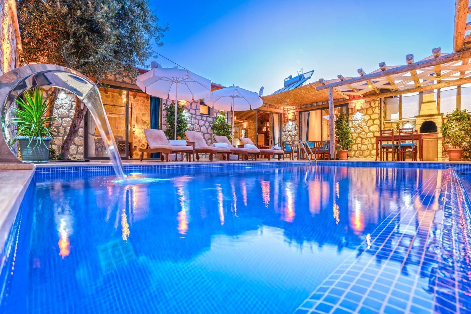 Kaş Bezirgan'da Taş Mimarili, Özel Havuzlu, Konforlu Villa