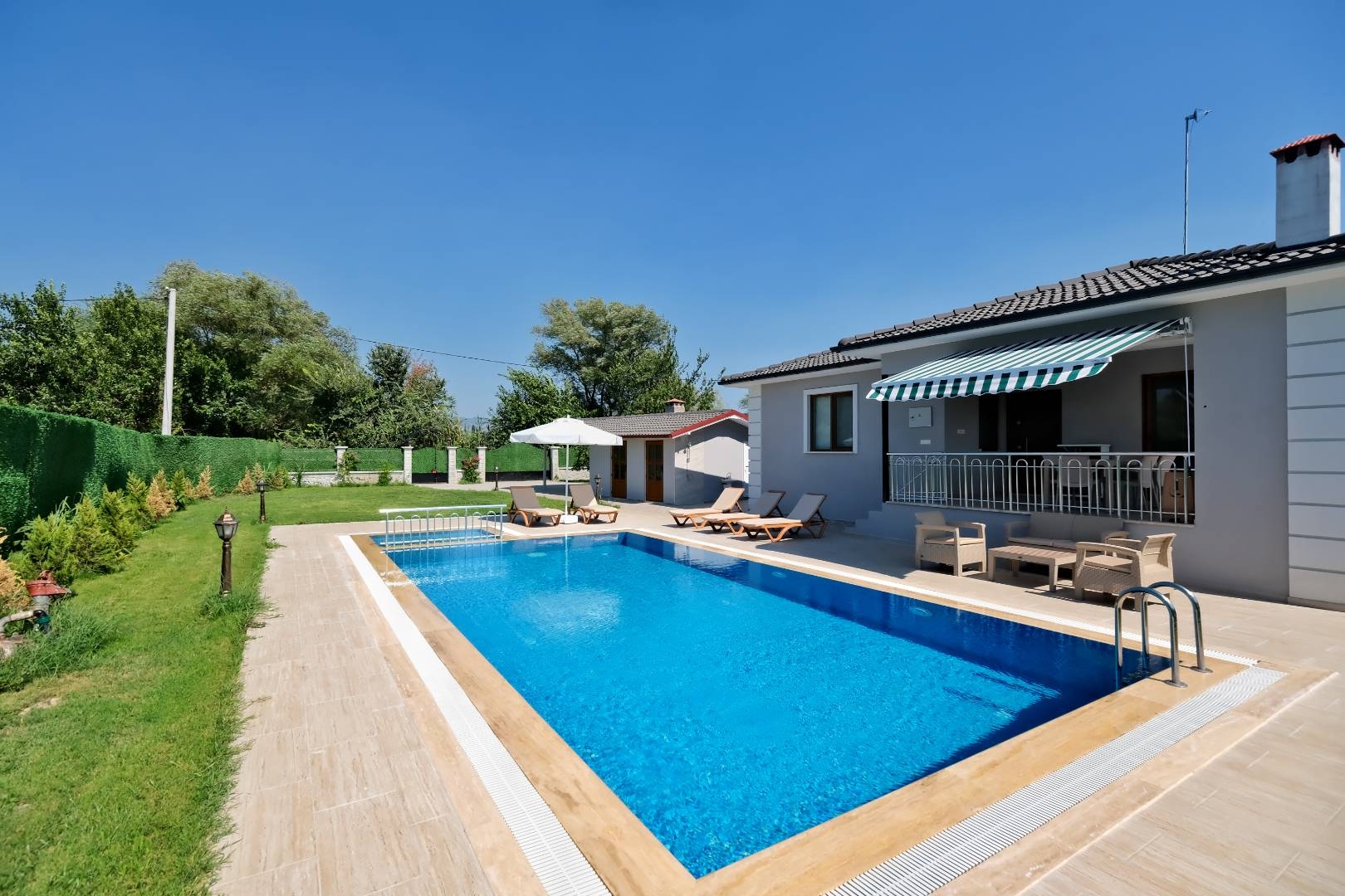 Muğla Ortaca'da Nezih Konumda, Özel Havuzlu, Modern Villa