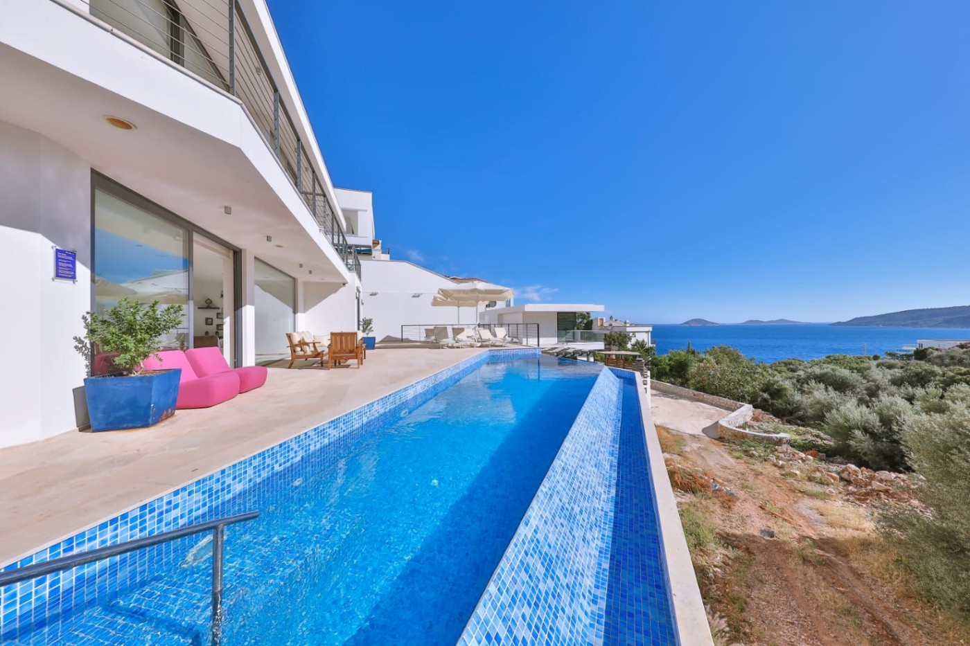 Kalkan'da Deniz Manzaralı, Yetişkin ve Çocuk Havuzlu, Merkezi Villa