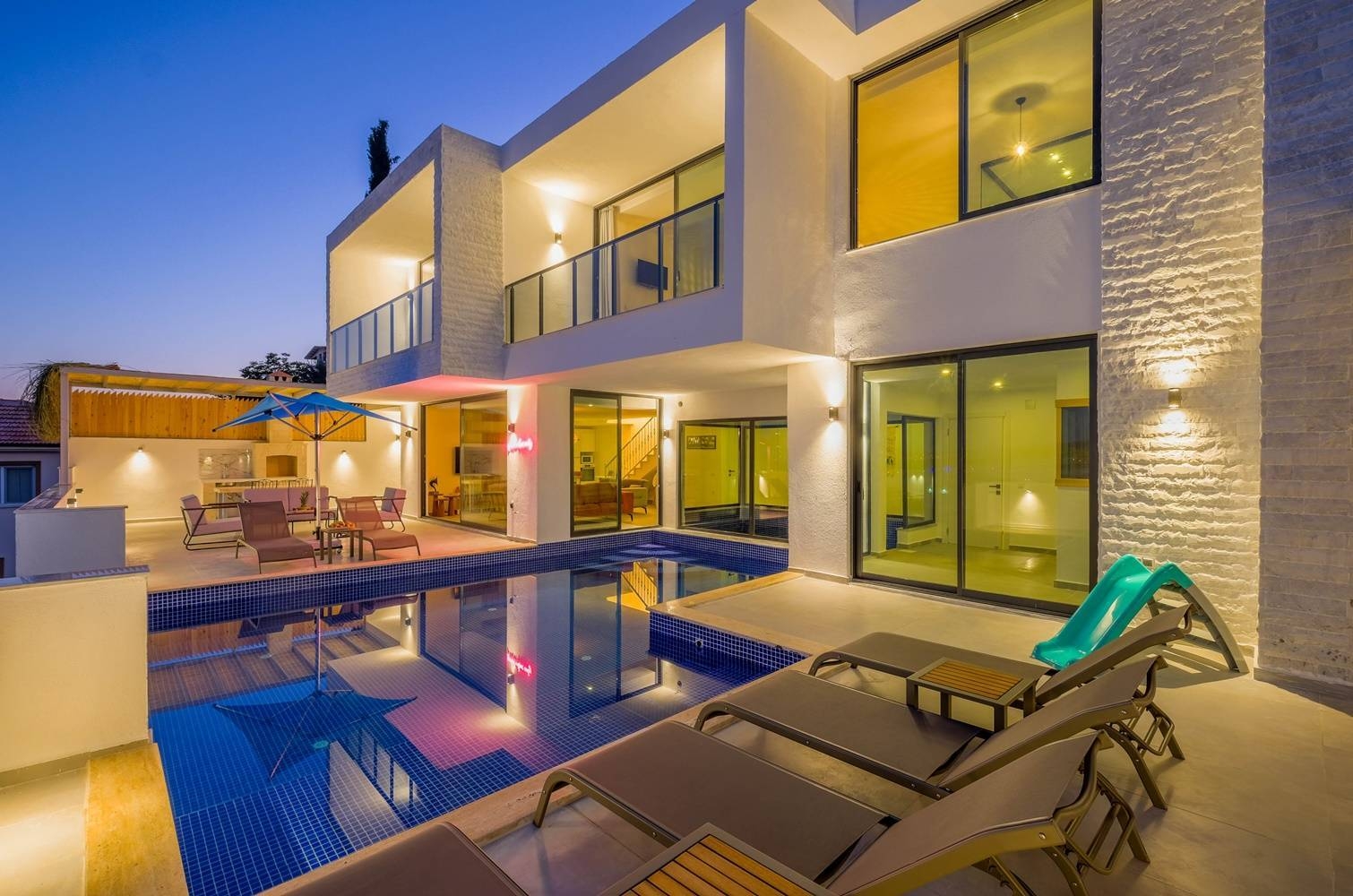 Kaş Yeşilköy'de Sakin Konumda, Isıtmalı Havuzlu, Jakuzili, Lüks Villa