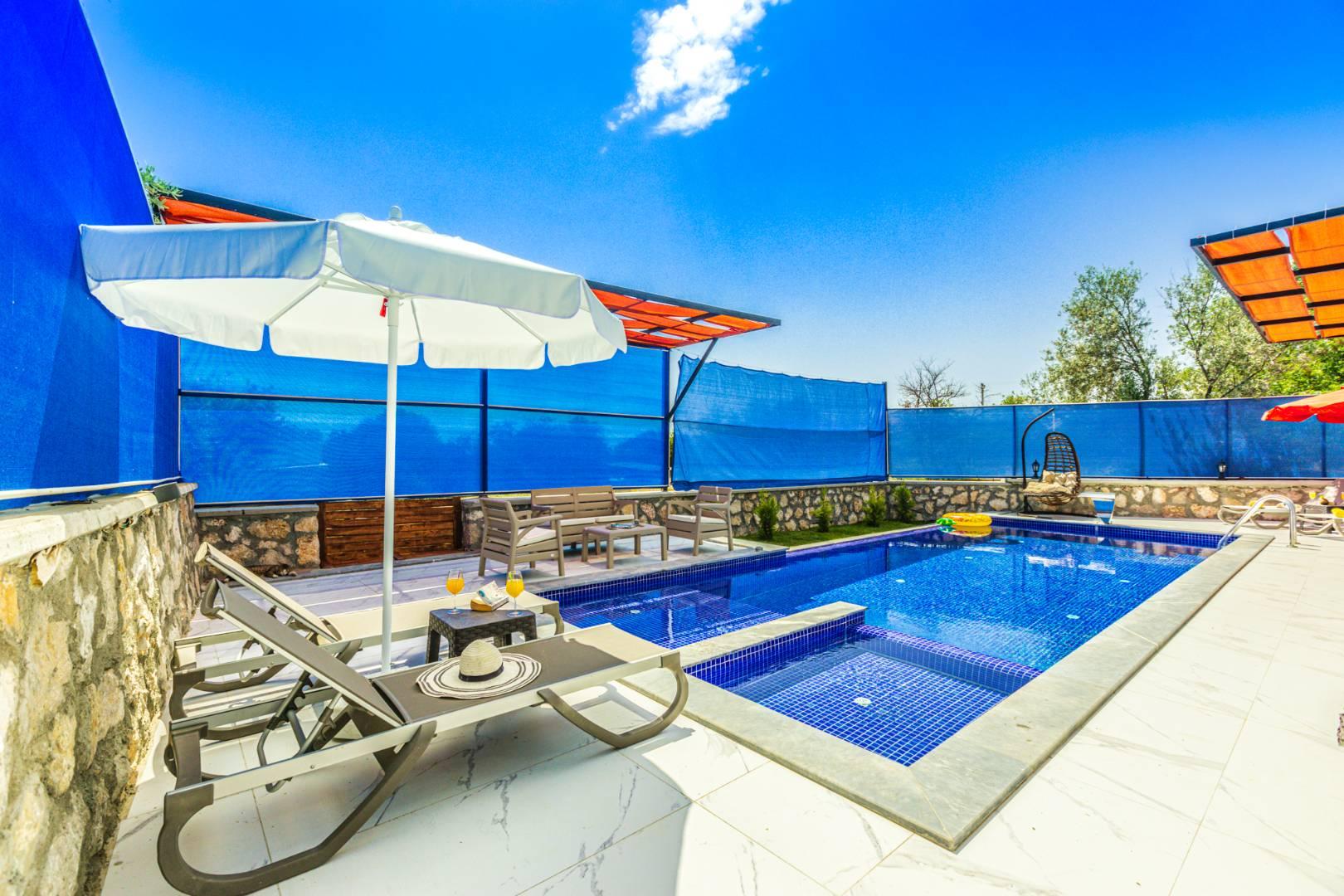 Kaş Çayköy'de Nezih Konumda, Yetişkin ve Çocuk Havuzlu, Şık Villa-27394