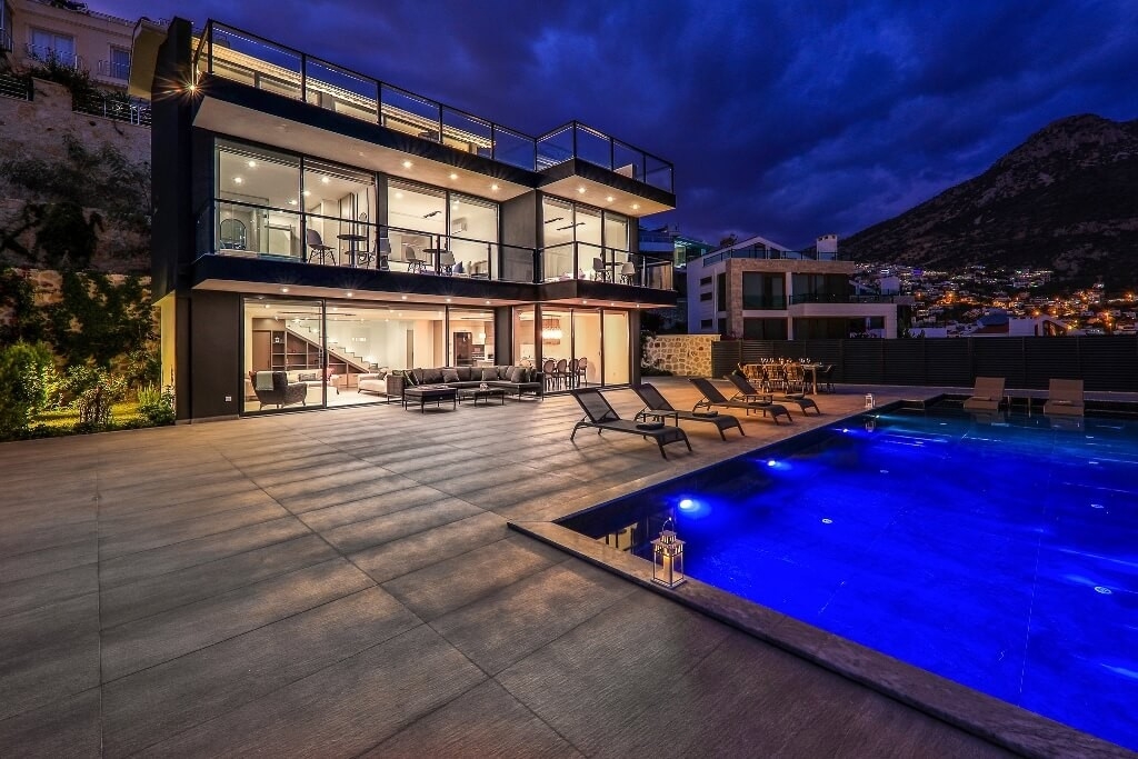 Kaş Kalkan'da Nefes Kesici Manzaralı, Özel Havuzlu, Modern Villa