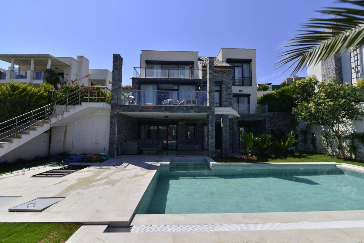 Bodrum Yalıkavak'ta Plaja Yakın Konumda, Özel Havuzlu, Kiralık Villa