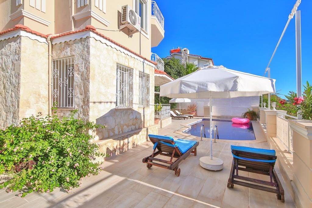Kalkan Merkez'de Denize Yürüyüş Mesafesinde, Özel Havuzlu, Şık Villa-16778