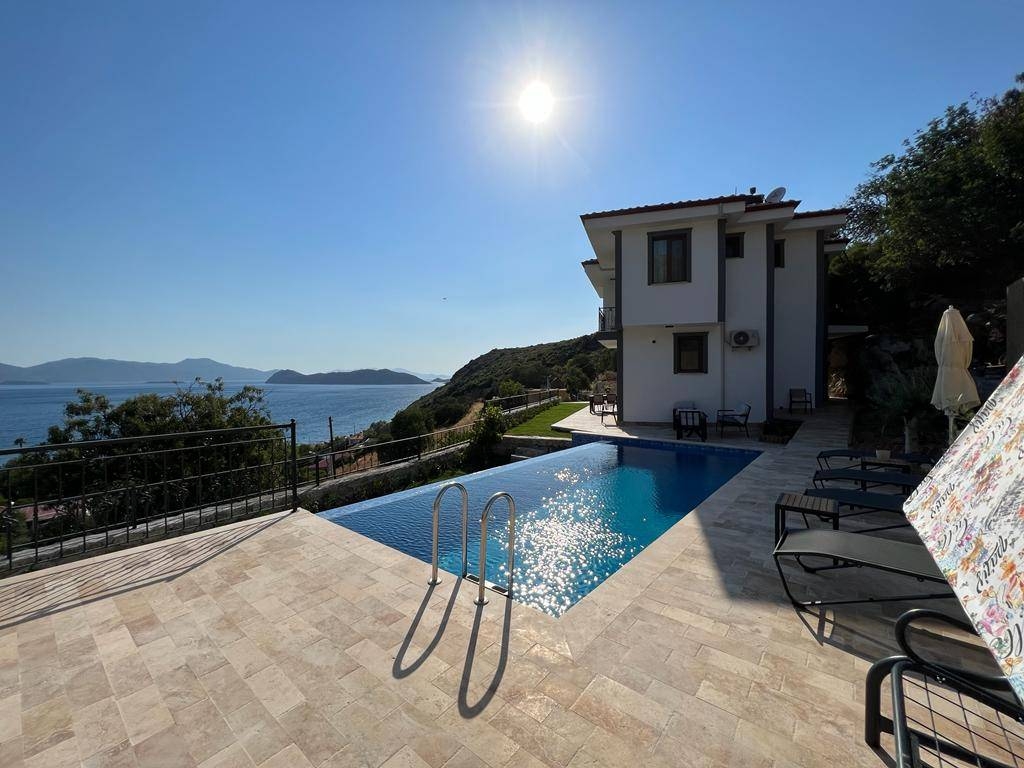 Marmaris Söğüt'te Enfes Manzaralı, Özel Havuzlu, Kiralık Villa