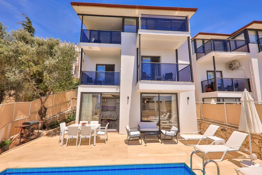 Kaş Kalkan'da Deniz Manzaralı, Özel Havuzlu, 6 Kişilik Lüks Villa