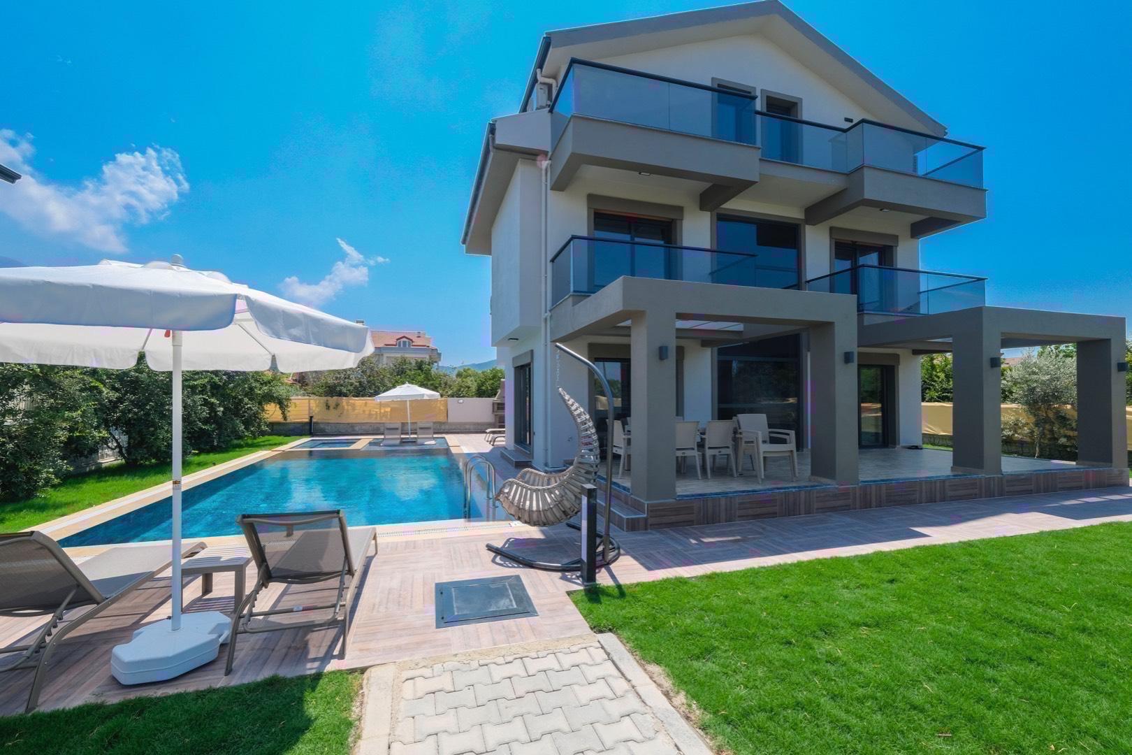 Fethiye'de Merkezi Konumda, Geniş Bahçeli, Özel Havuzlu, Lüks Villa-29294