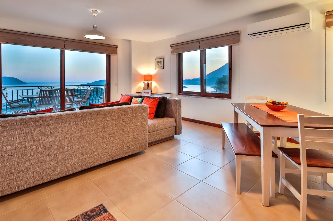 Kaş Andifli'de Muhteşem Manzaralı, Denize Yakın, 6 Kişilik Ev-13947