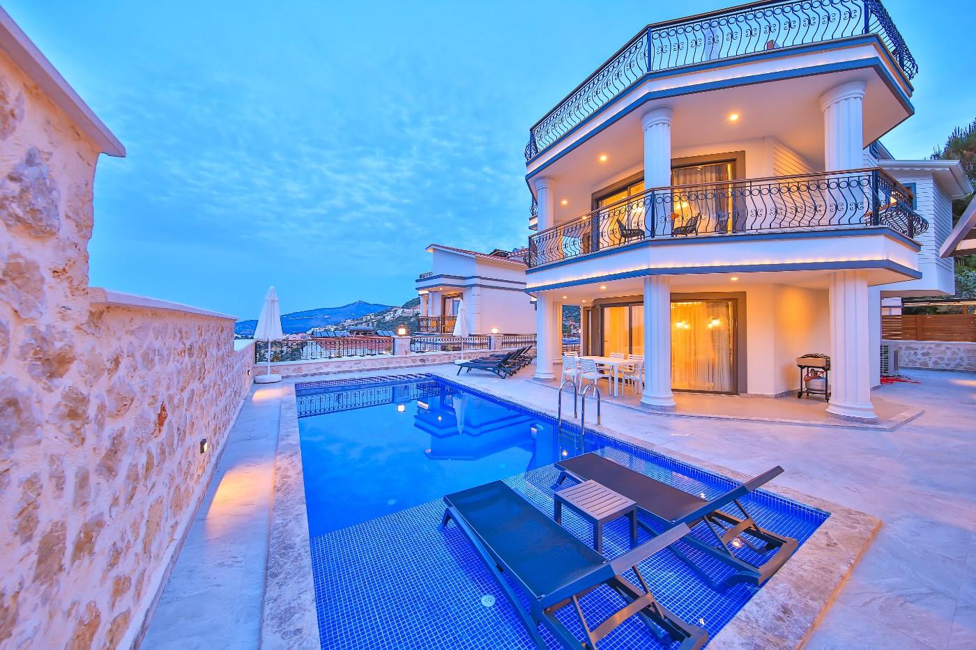 Kaş Kalkan'da Deniz ve Doğa Manzaralı, Özel Havuzlu, Şık Villa-21159