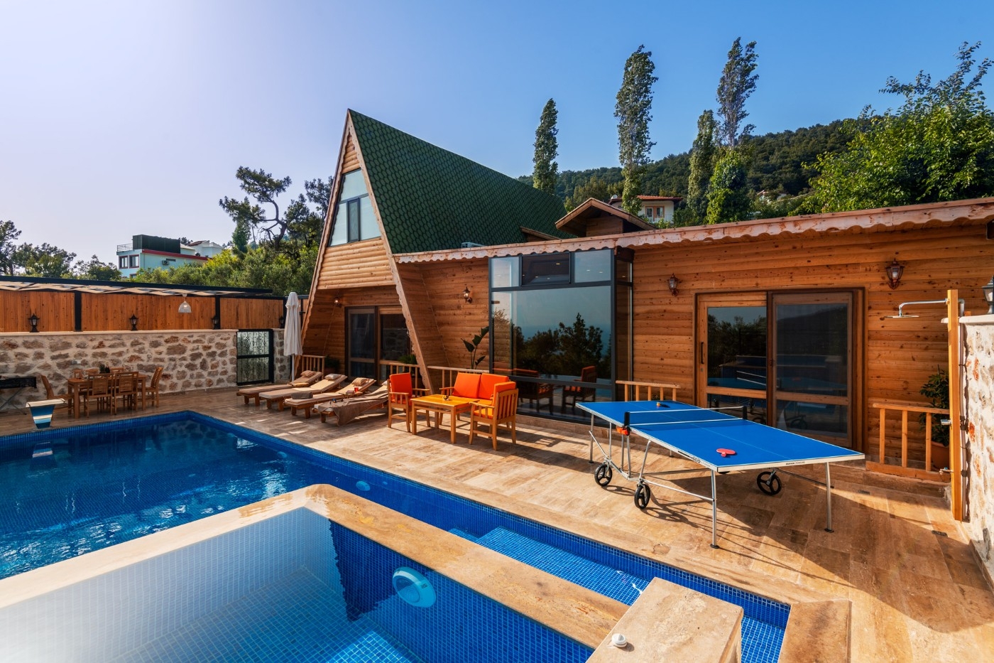 Kaş İslamlar'da Ahşap Mimarili, Isıtmalı Havuzlu, Korunaklı Villa