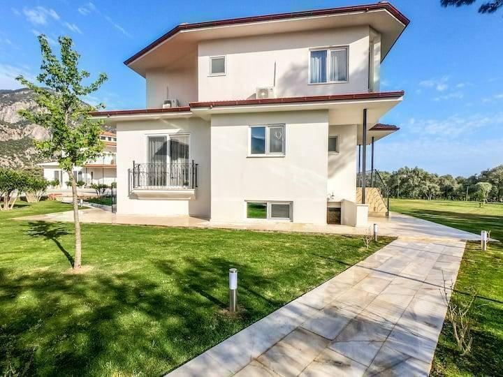 Muğla Köyceğiz'de Doğa İçerisinde, Ortak Havuzlu, Kiralık Villa-27754