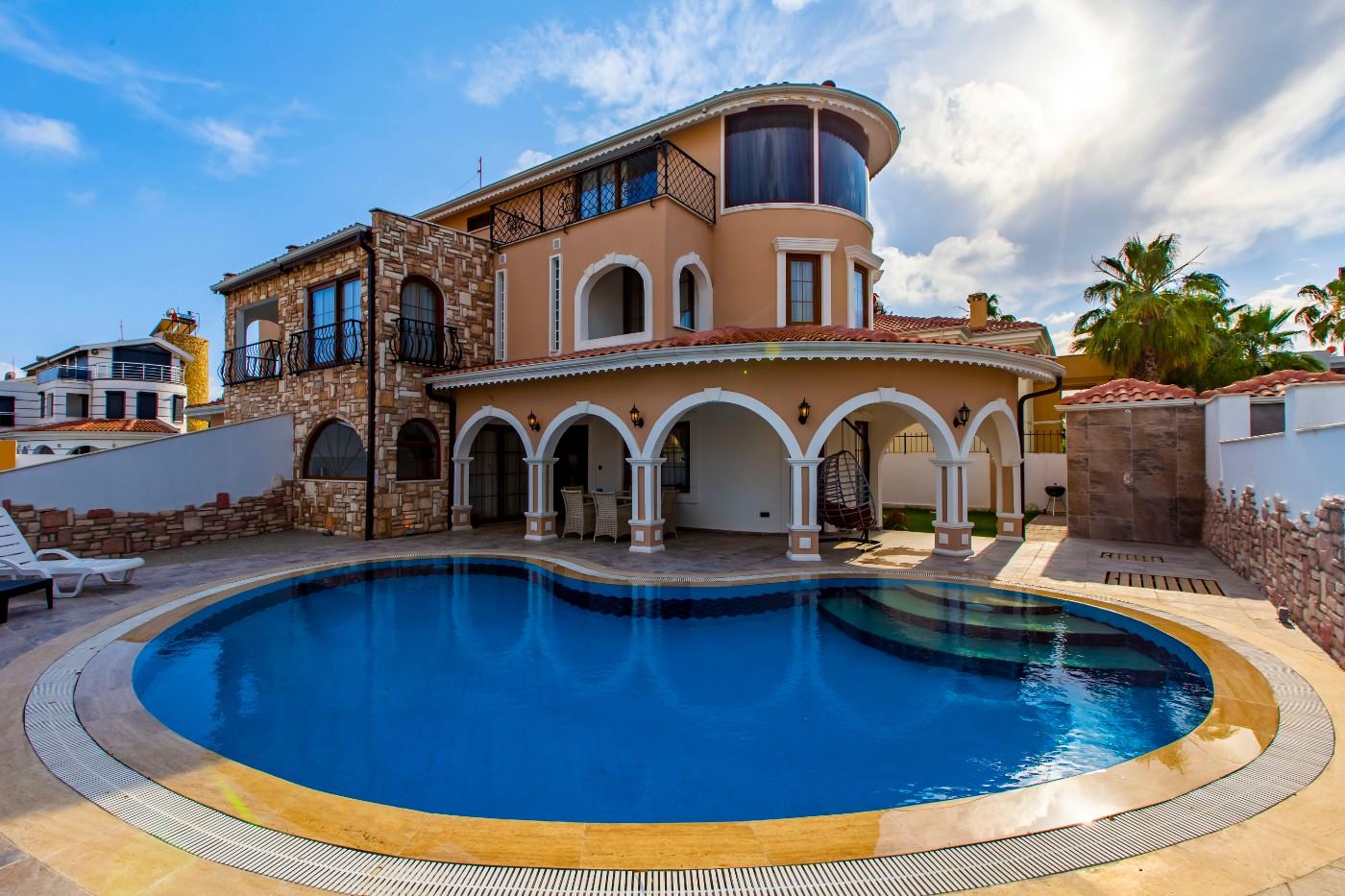 Serik Kadriye'de Şık Mimarili, Özel Havuzlu, Konforlu Villa-20413