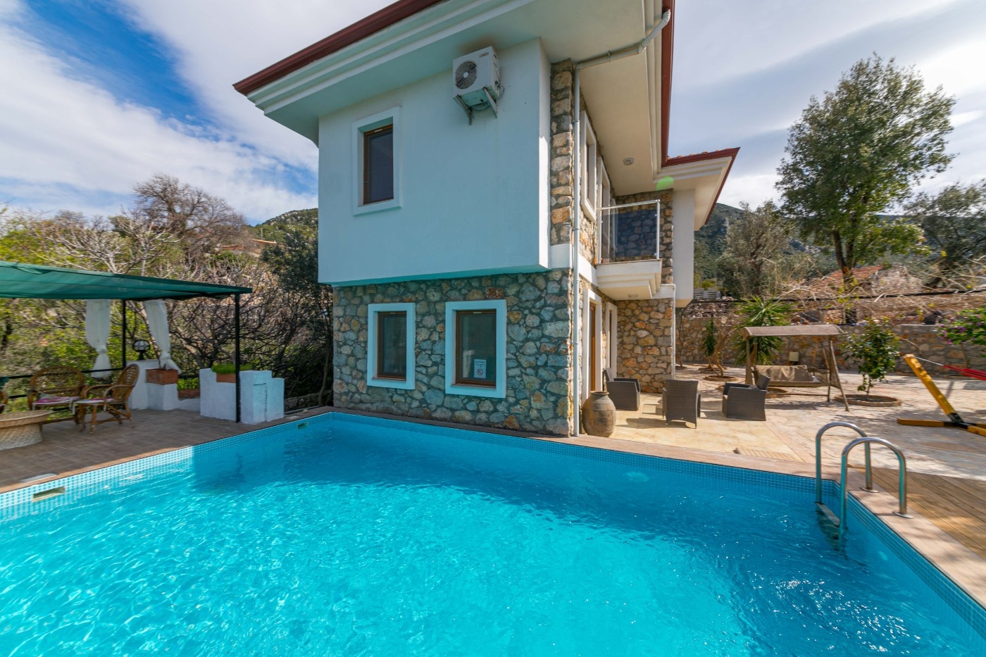 Marmaris Söğüt'te Kalabalık Gruplara Uygun, Özel Havuzlu, Modern Villa