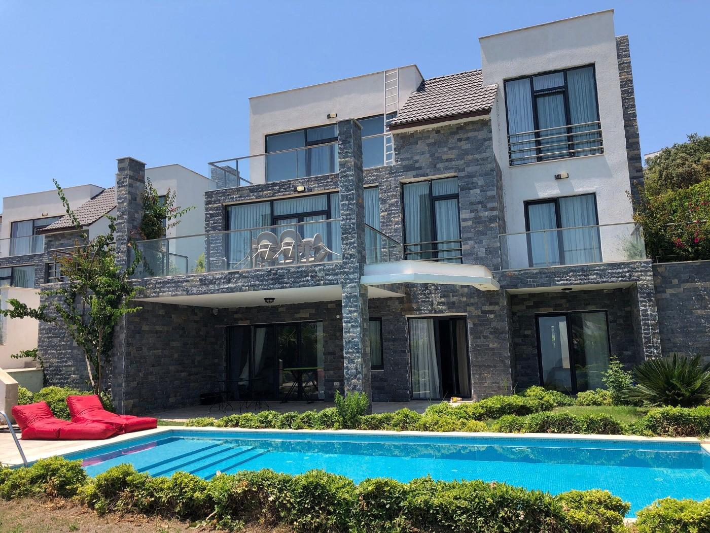Bodrum Yalıkavak'ta Plaja Yakın Konumda, Özel Havuzlu, Kiralık Villa-15867