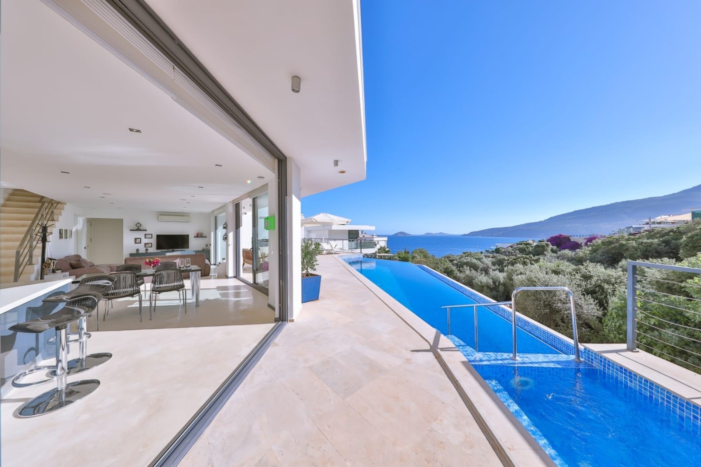 Kalkan'da Deniz Manzaralı, Yetişkin ve Çocuk Havuzlu, Merkezi Villa