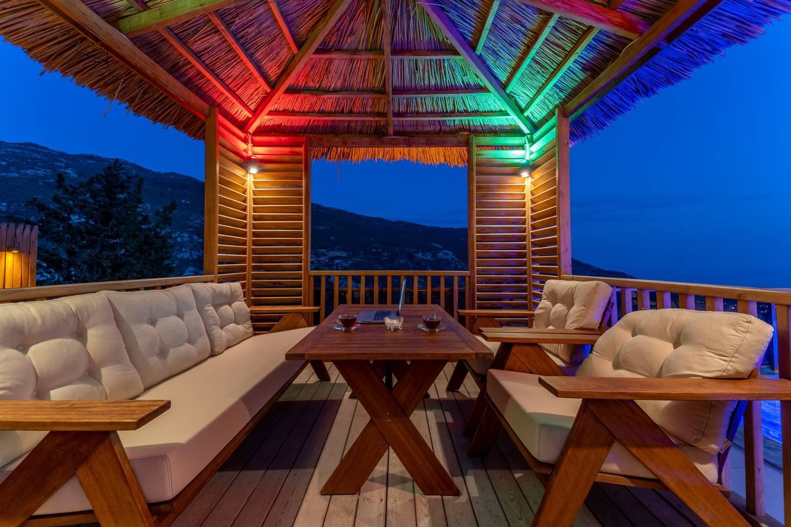 Kaş İslamlar'da Deniz Manzaralı, Sonsuzluk Havuzlu, Kiralık Villa-29731