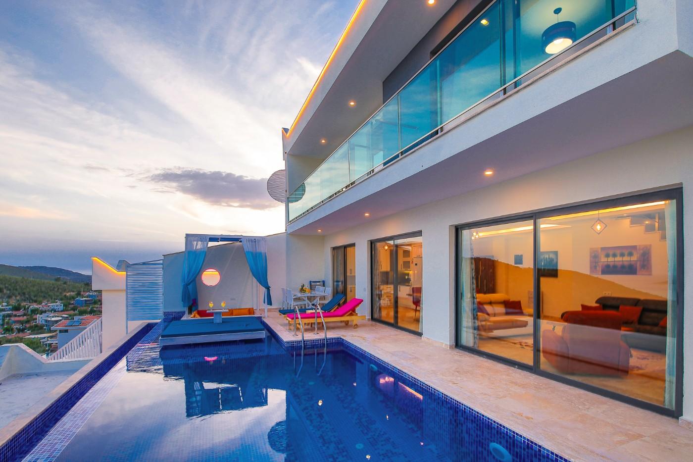 Kaş İslamlar'da Deniz Manzaralı, Sonsuzluk Havuzlu, Kiralık Villa-21643