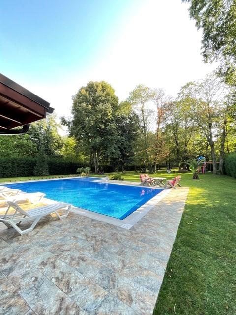 Sakarya Sapanca'da Elverişli Konumda, Özel Havuzlu, Geniş Villa-18703